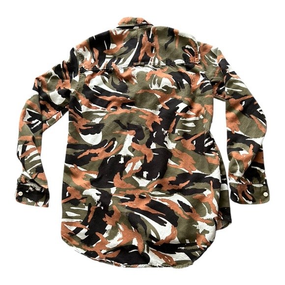 LL Bean Signature Women’s Camo ButtonDown XS - Picture 2 of 6